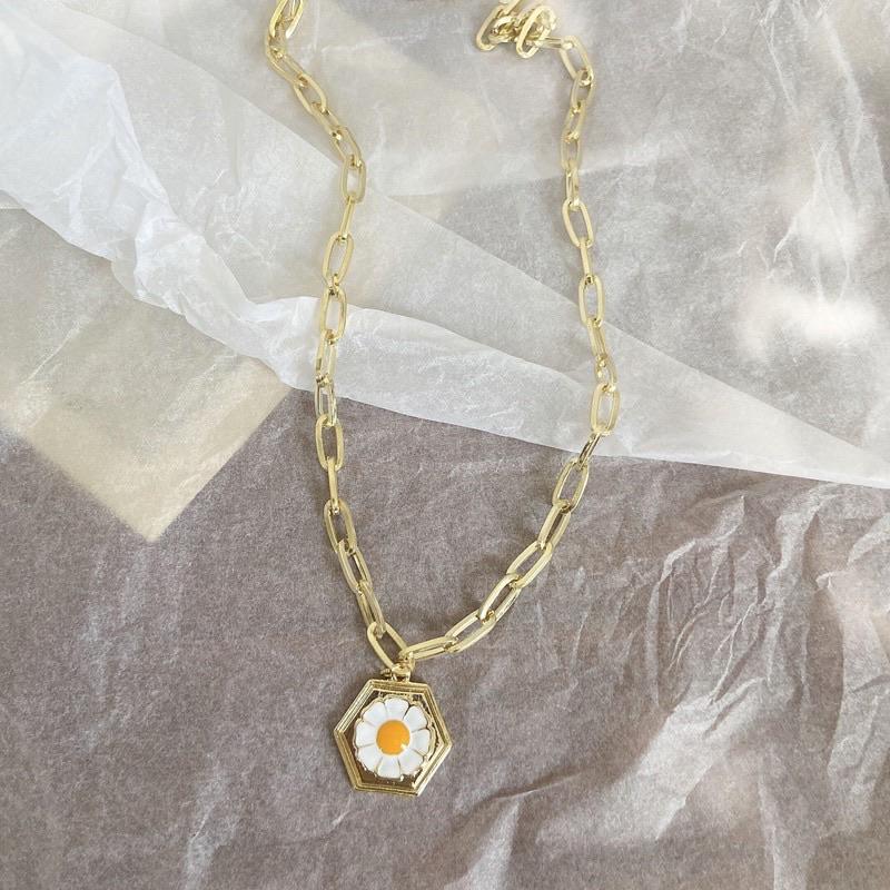 Daisy Chain Necklace 🌻✨ - Sour Puff Shop