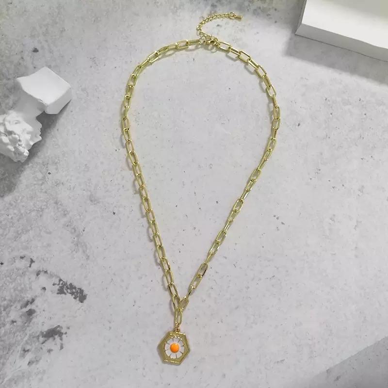 Daisy Chain Necklace 🌻✨ - Sour Puff Shop